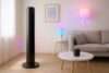 Ventilatore a torre smart in salotto moderno con luci RGB, Alexa e accessori per casa intelligente – estate 2025