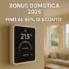 Termostato smart in una casa moderna con testo ‘Bonus Domotica 2025 – Fino al 65% di sconto’